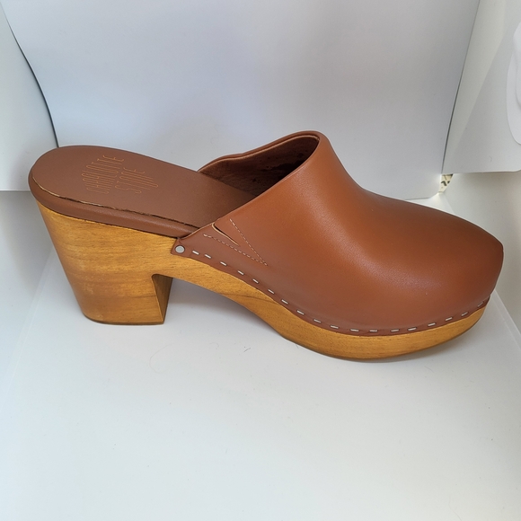 Brown Leather Clogs - Picture 5 of 10